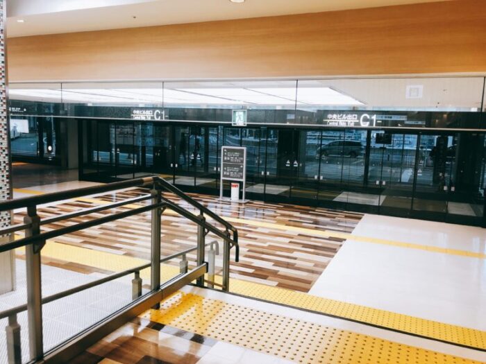 成田空港ターミナルの入口