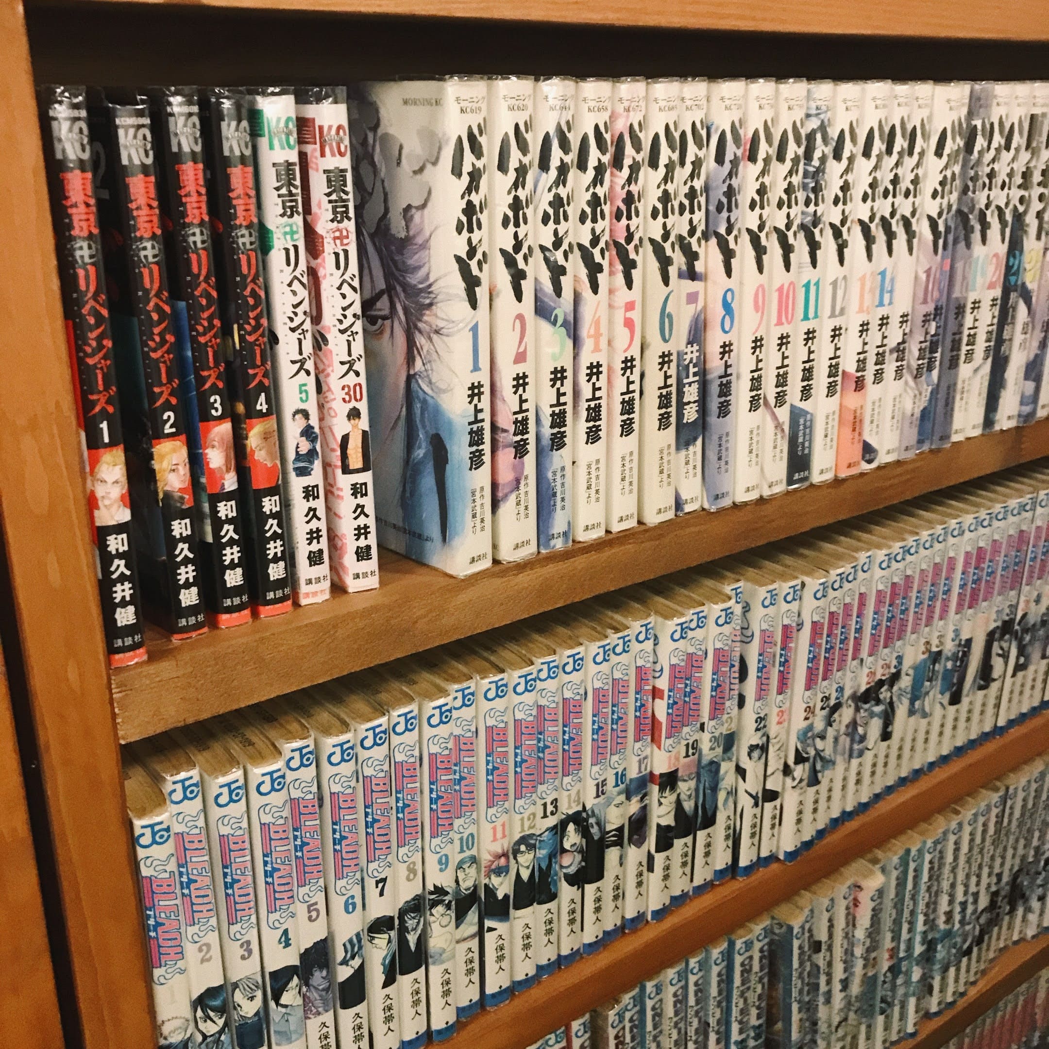 漫画本が陳列されている