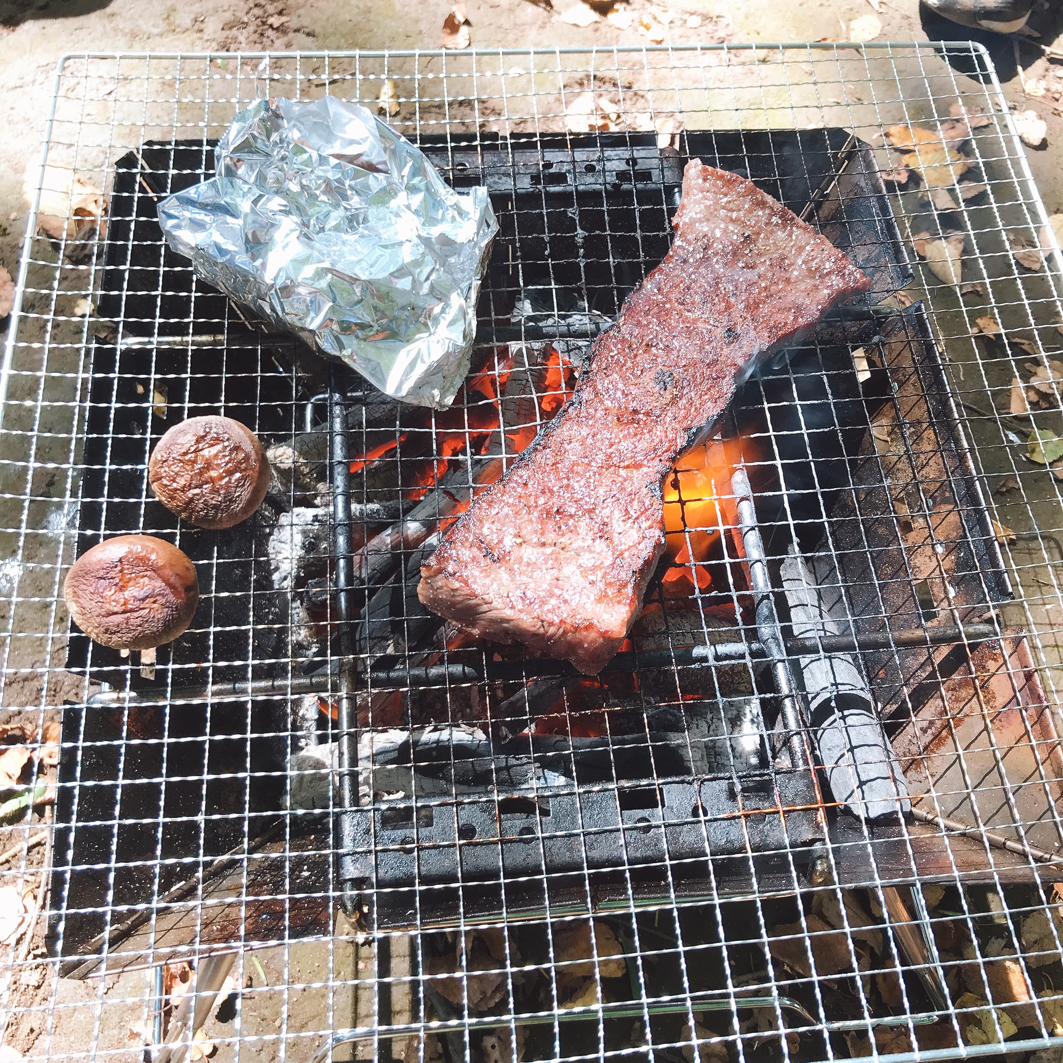肉と椎茸とアルミホイル焼き