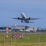 離陸する飛行機