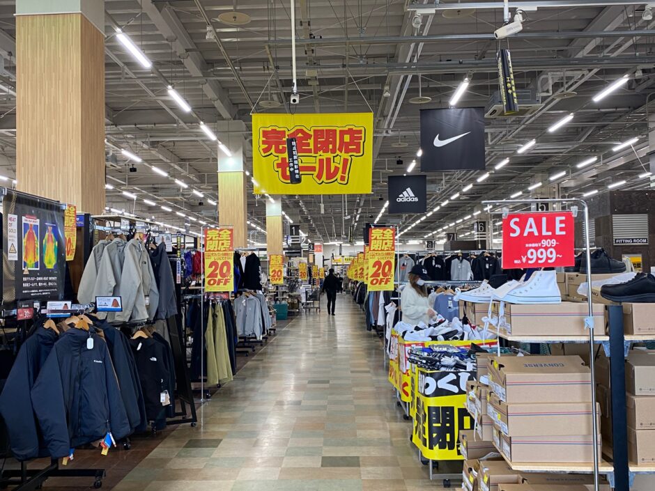 閉店セールの店内