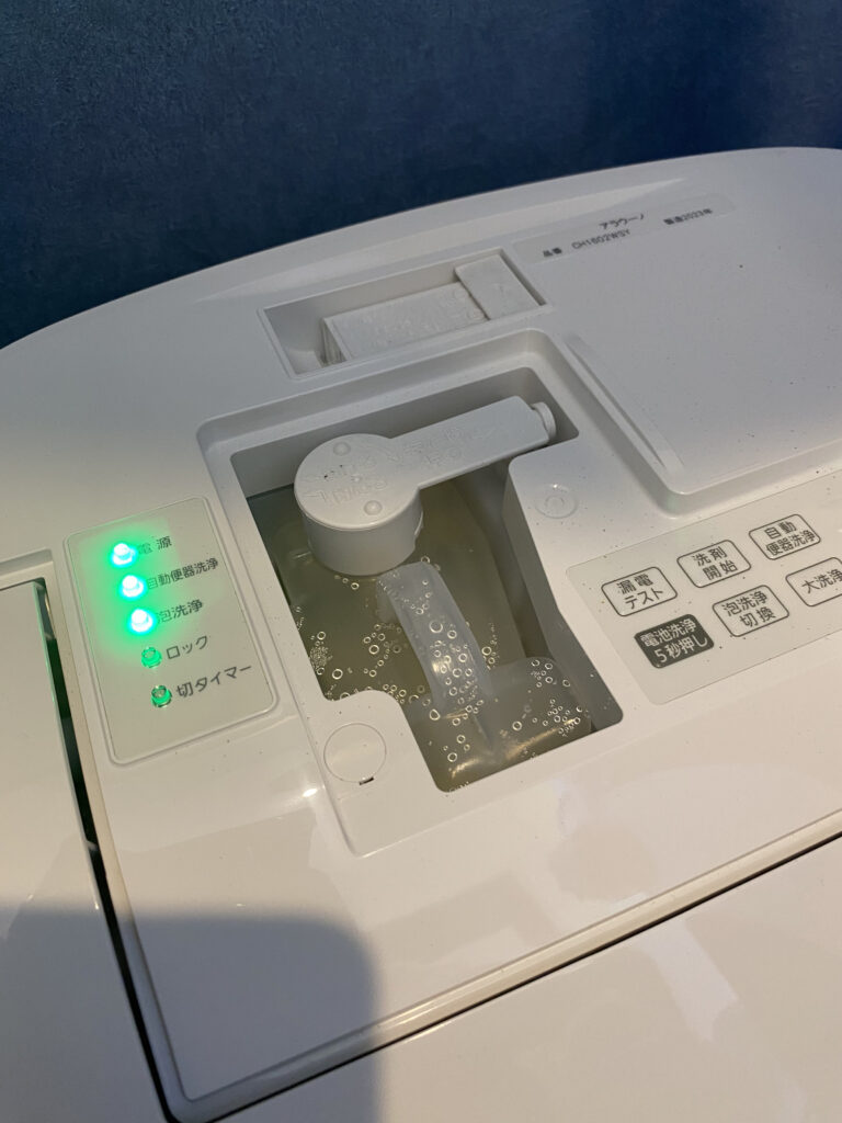 トイレの洗剤入れ