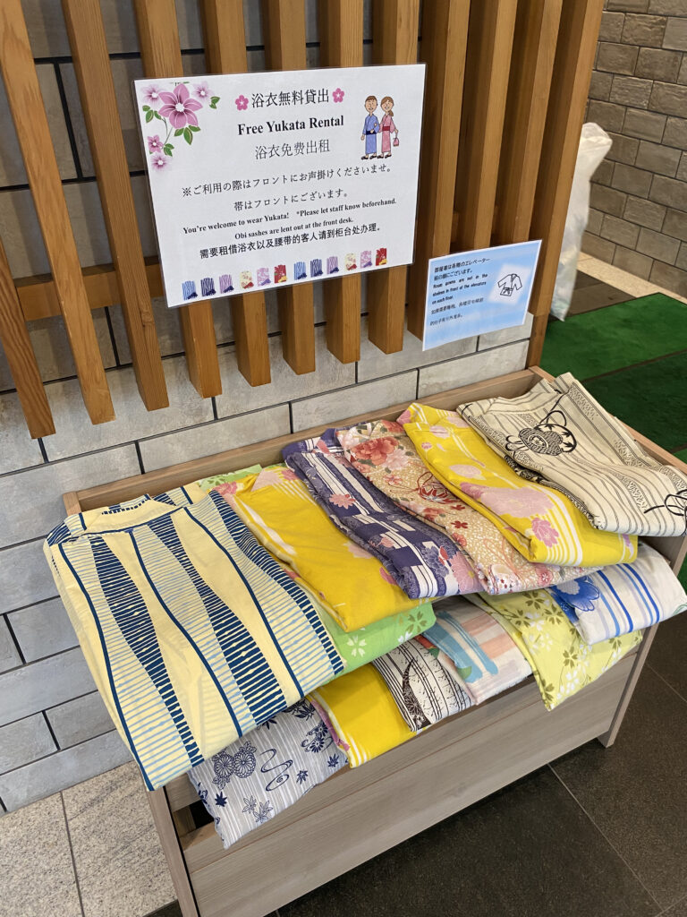 浴衣が並んでいる