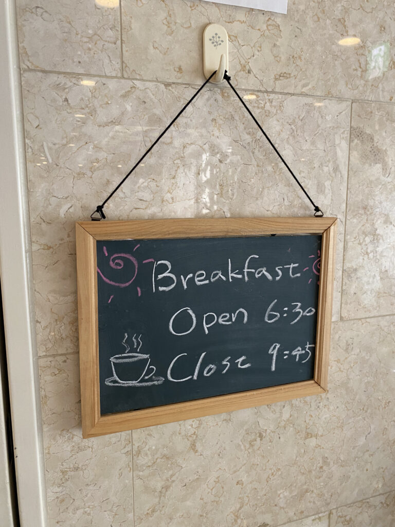 朝食の看板