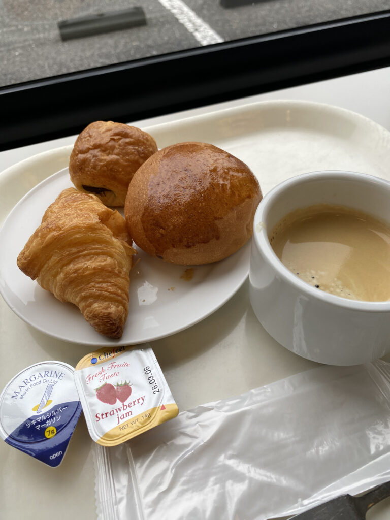 パンの朝食