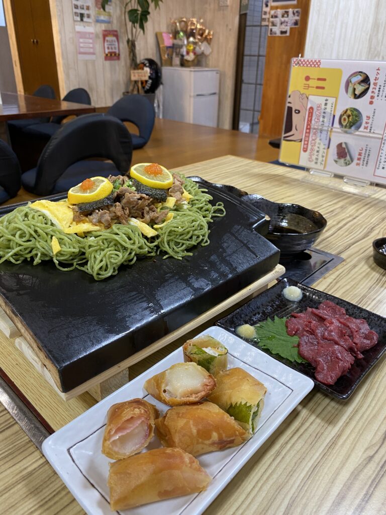 瓦そば・馬刺し・春巻き・トマトチーズ