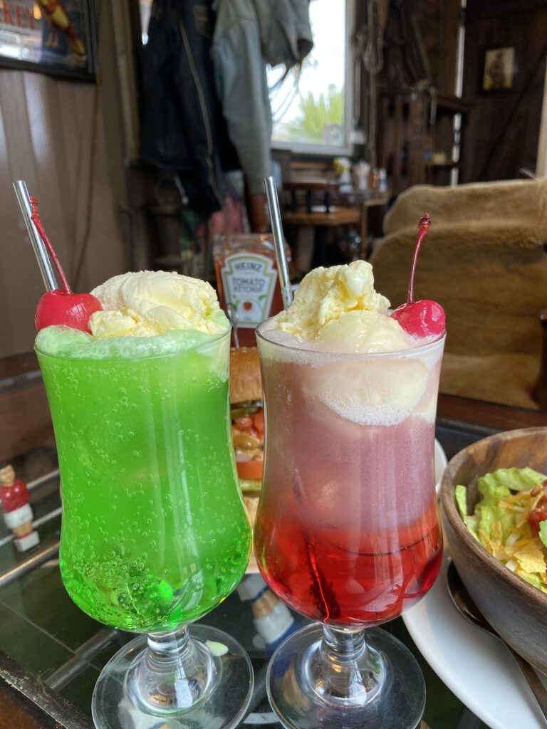 メロンクリームソーダ / カシスクリームソーダ