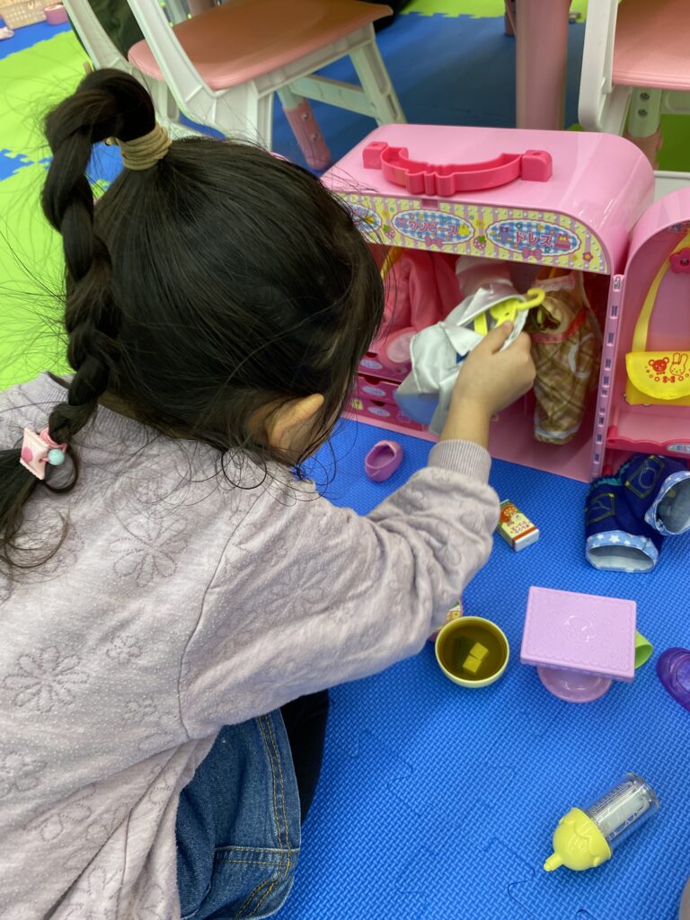 子どもが遊んでいる