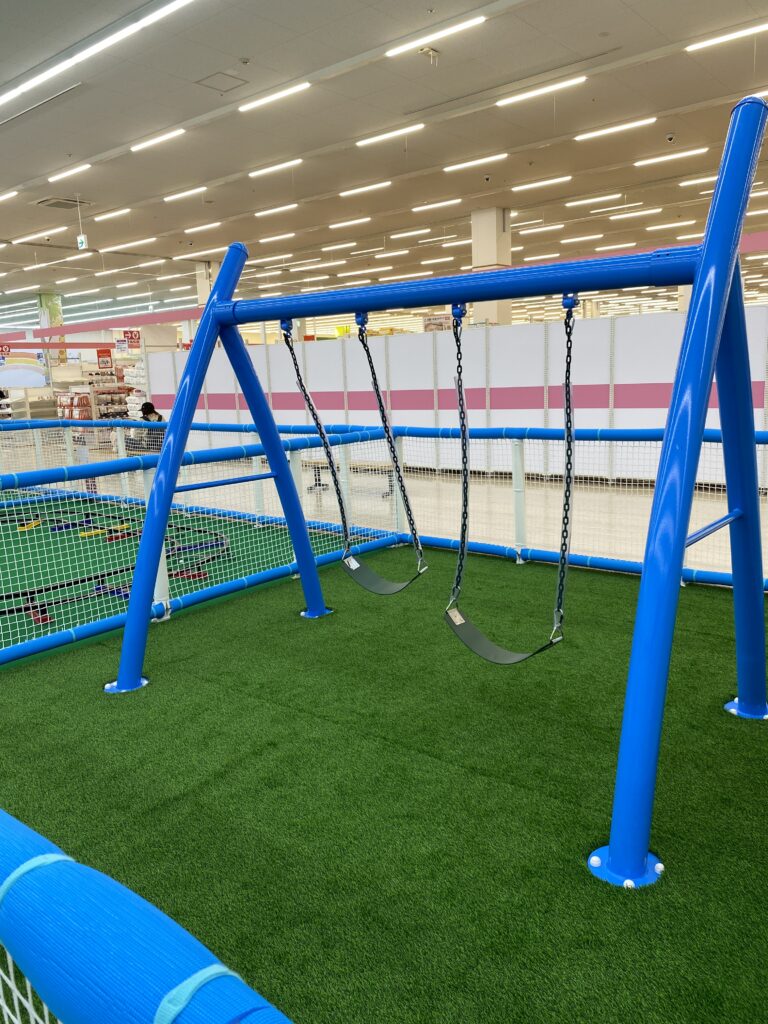 キッズランドUS千葉富里店のブランコ
