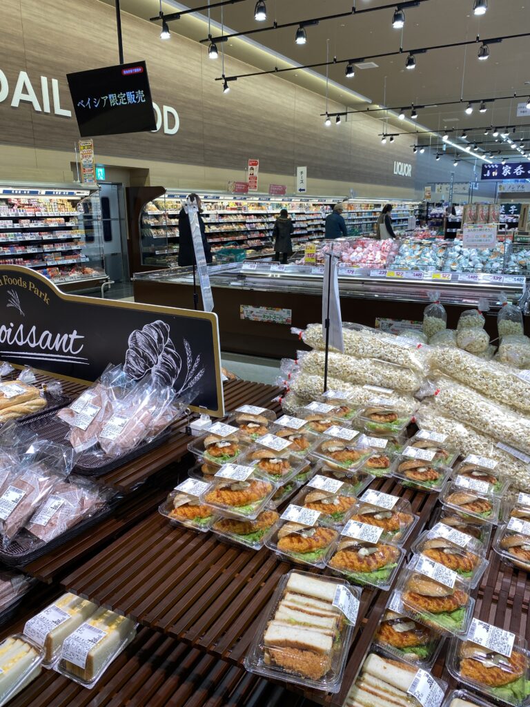 ベイシア富里店の総菜コーナ—