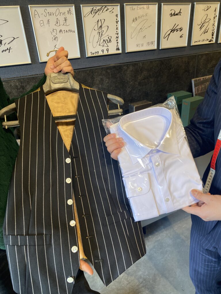 オーダーシャツ1着プレゼント or スーツ上下購入の方にベストをプレゼント