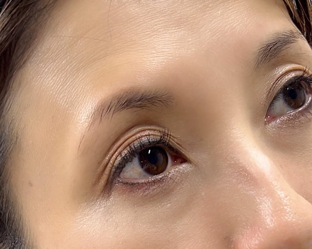 女性の顔アップ