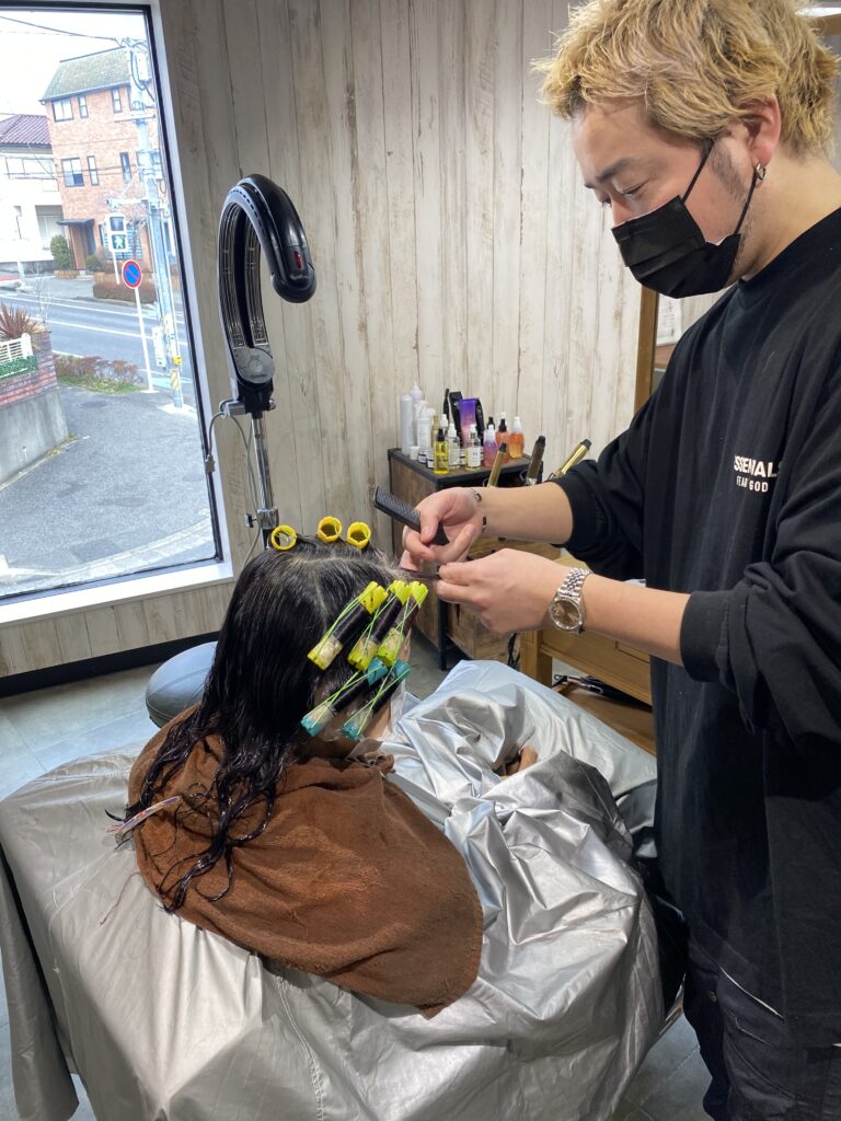 パーマかけている