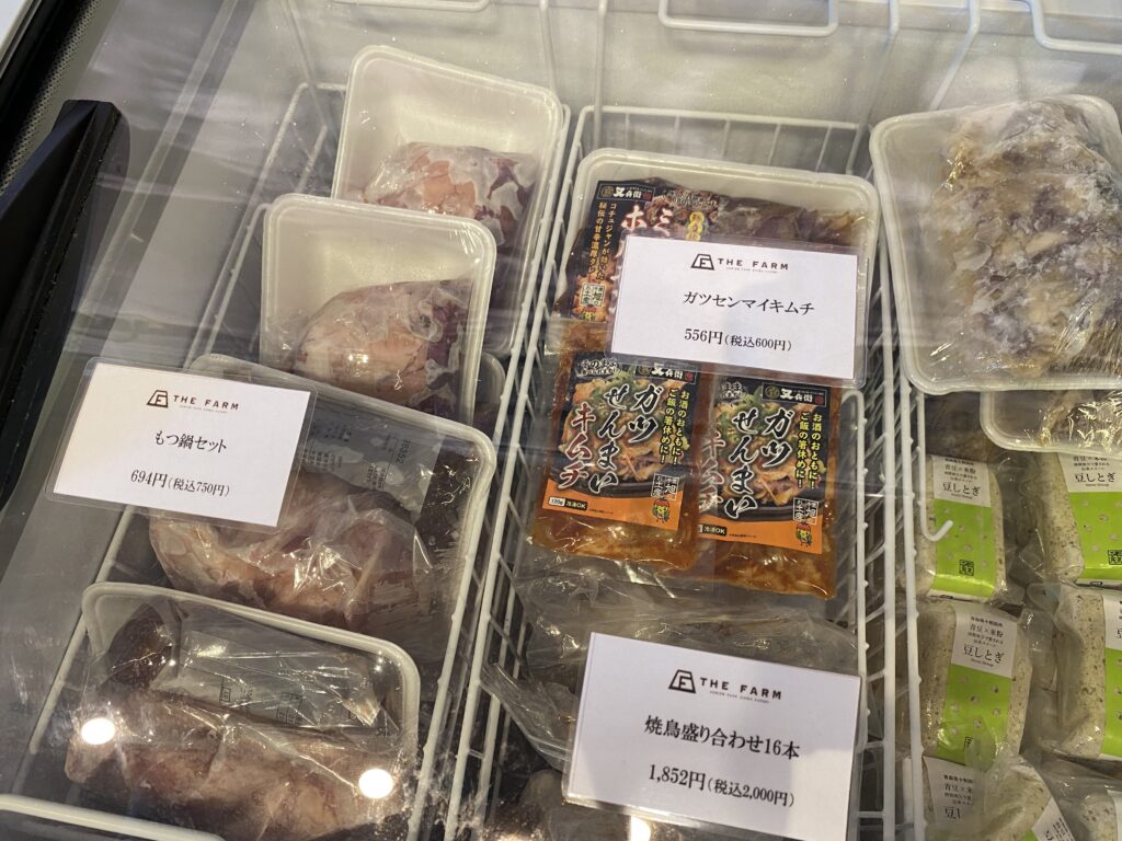 THE FARM BASE店内の焼き鳥盛り合わせ