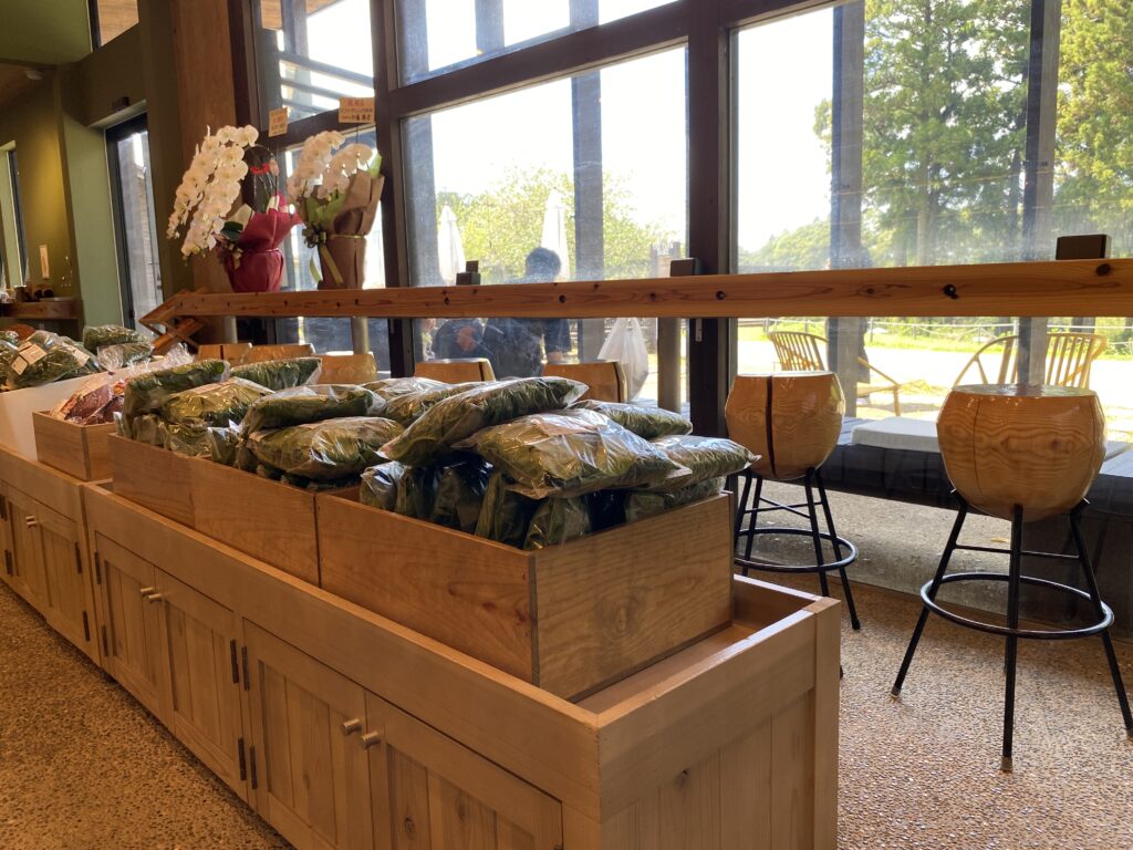 THE FARM BASE店内のイートインスペース