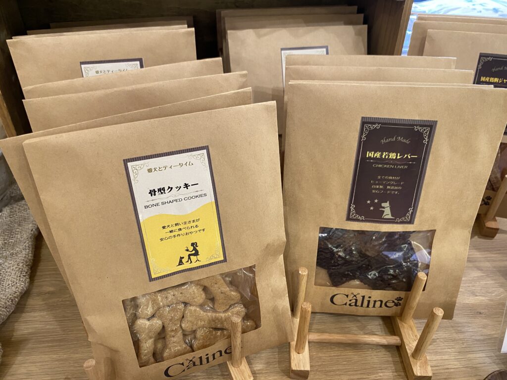 THE FARM BASE店内で販売されてる骨型クッキー