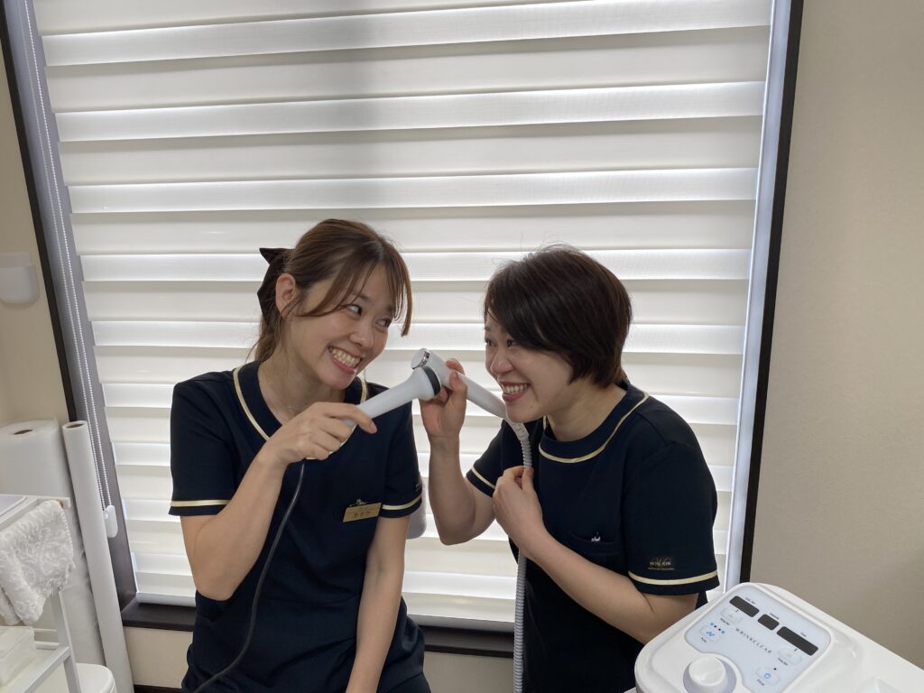 ふざけ合っている
