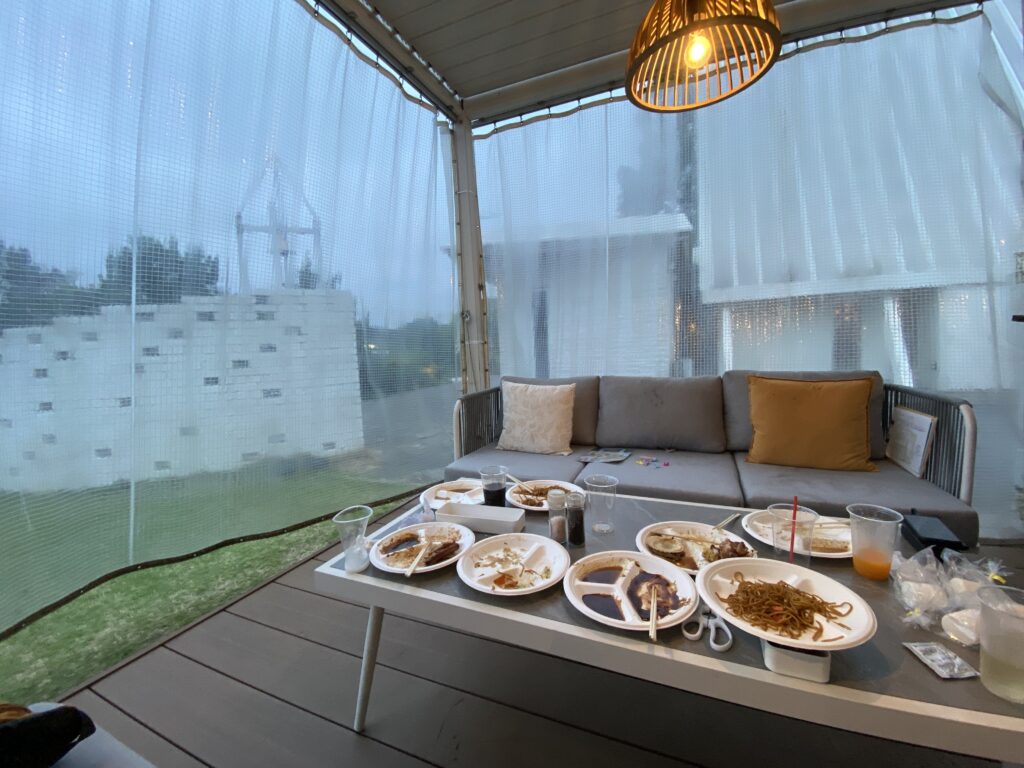 THE BBQ YARD GROVE HILLS NARITAの夜の会場の雰囲気