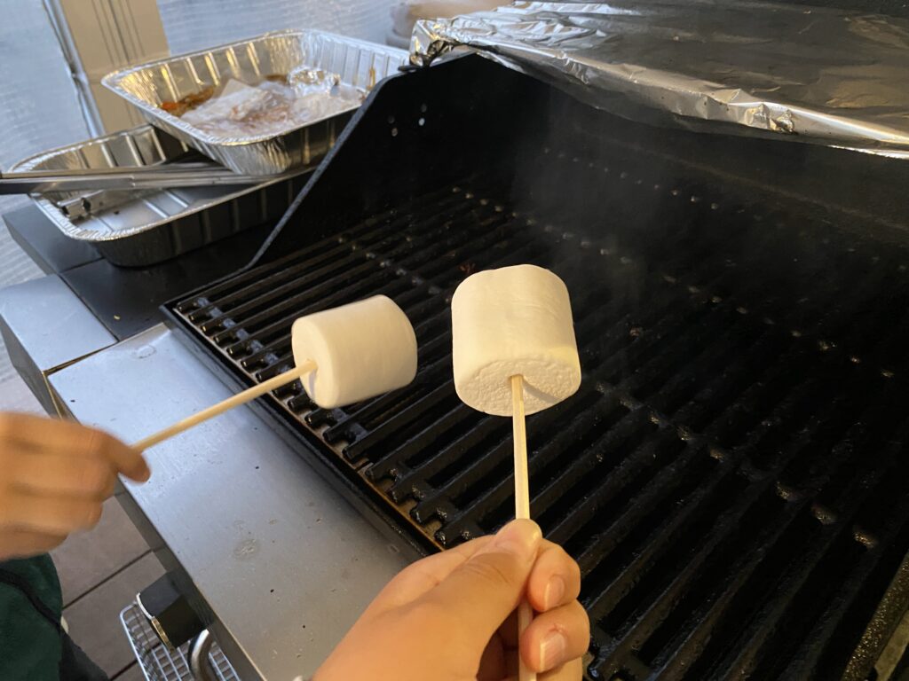 マシュマロを焼く