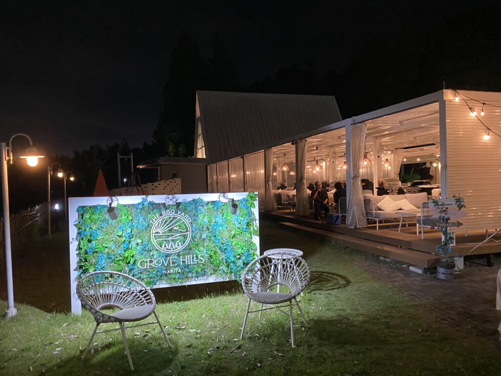 THE BBQ YARD GROVE HILLS NARITAの夜の会場の雰囲気