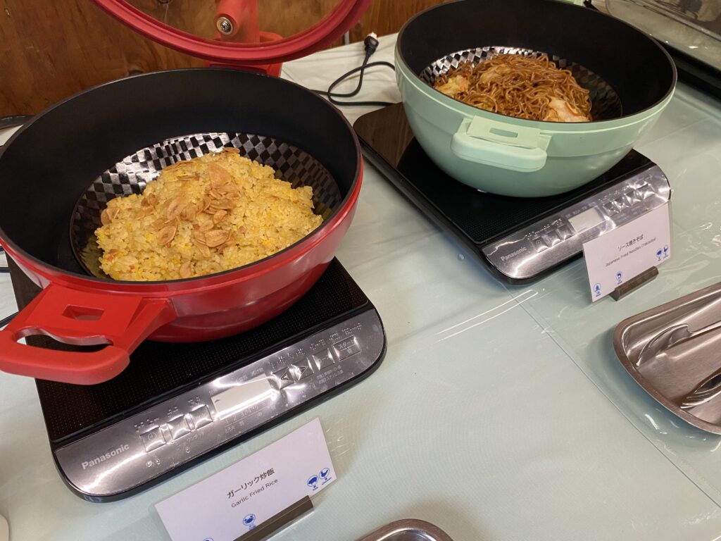 やきそばとガーリックチャーハン