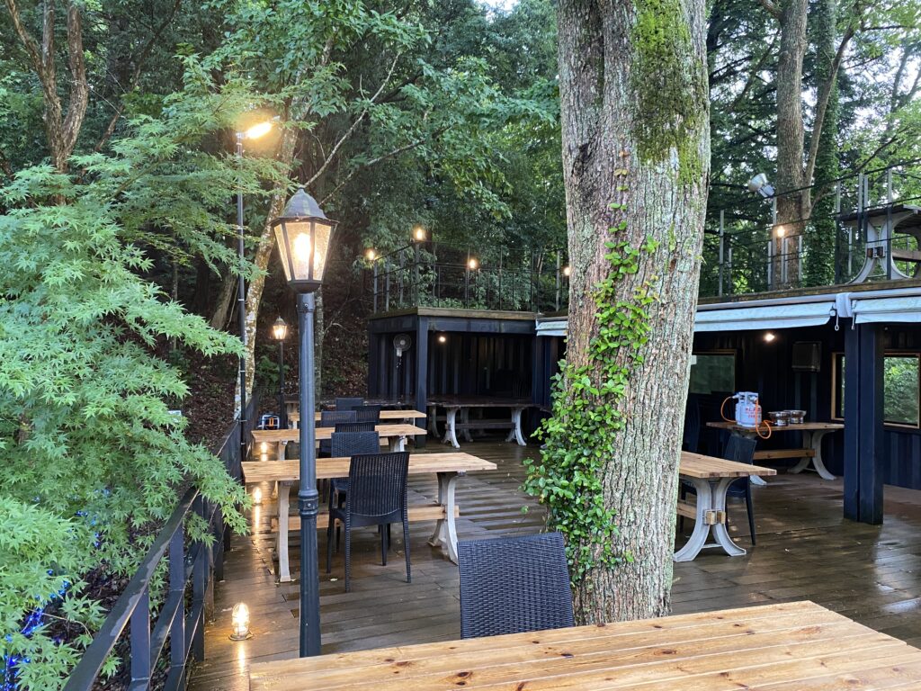 緑・水辺・噴水に囲まれたガーデンBBQ会場