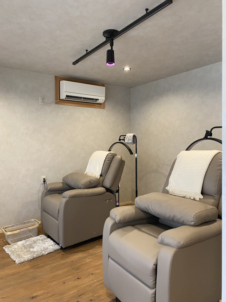 etm. nail&eyeの店内