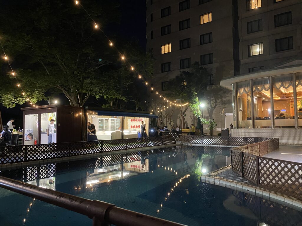TERRACE BBQ 2026の会場の夜の雰囲気