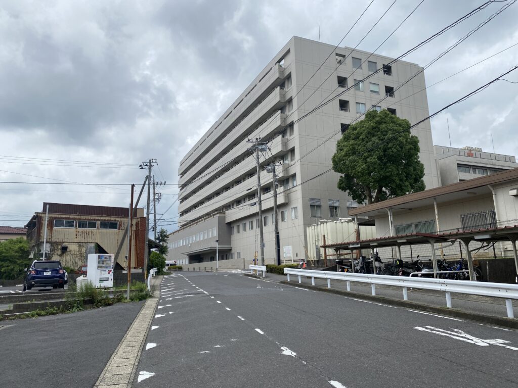 ポカラ ナンカレーハウスの隣にある日赤病院