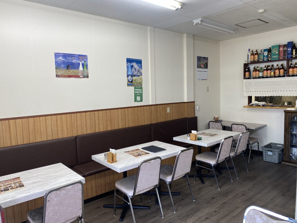 ポカラ ナンカレーハウスの店内の雰囲気