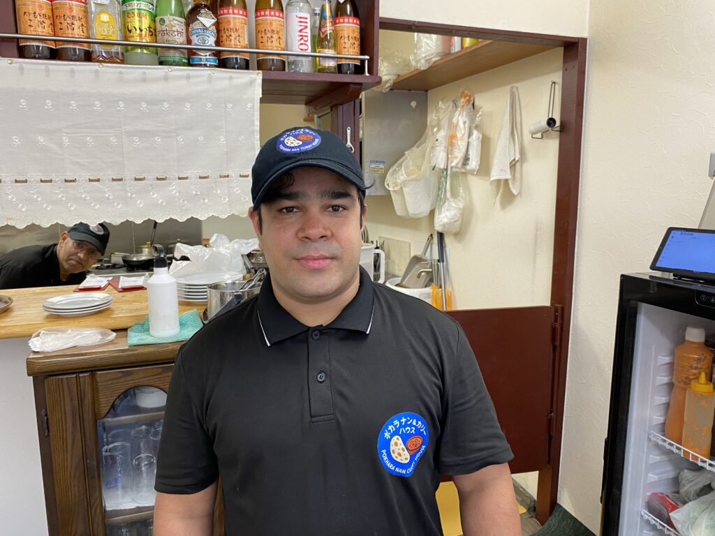 ポカラ ナンカレーハウスの店主