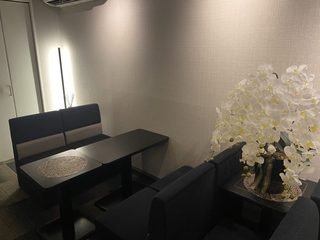 ラウンジの店内