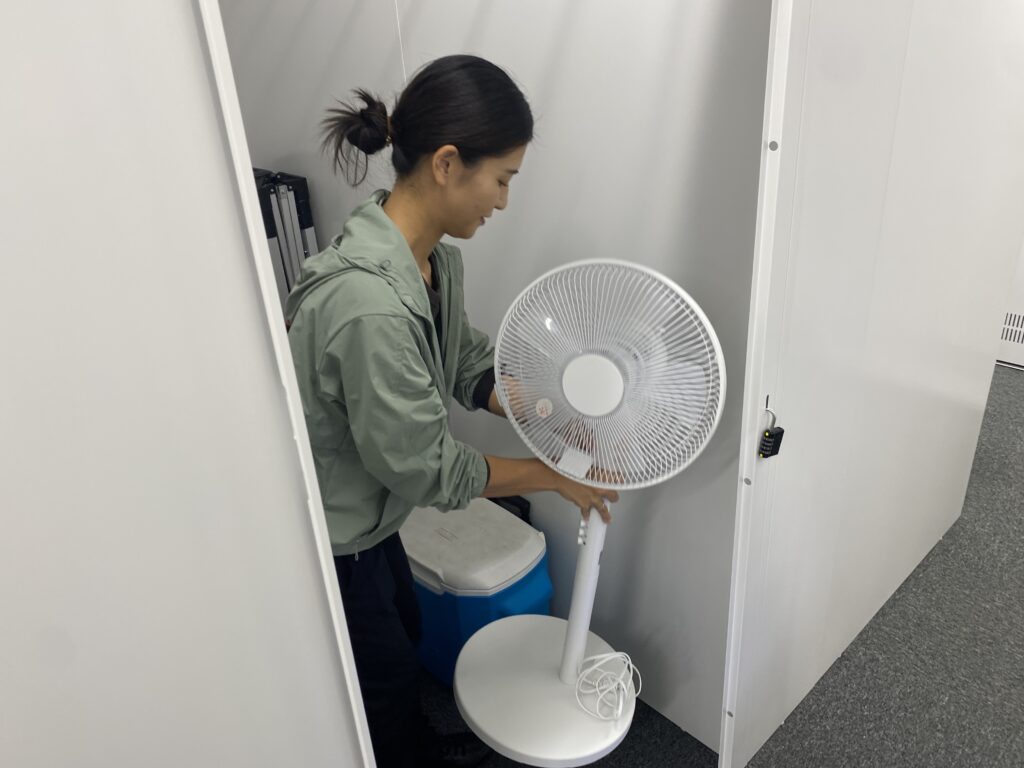 荷物を入れる